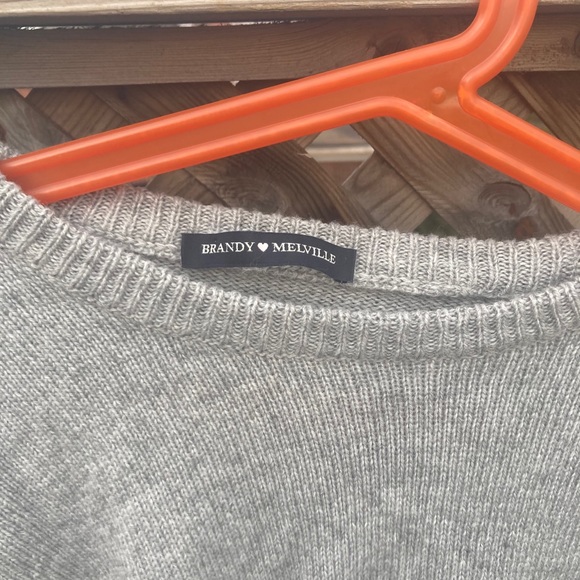 Brandy Melville sweater - Picture 4 of 4
